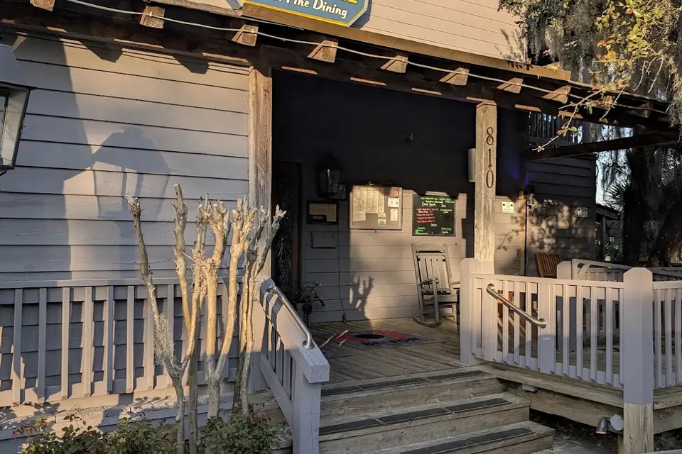 Joe's Bar & Grill
